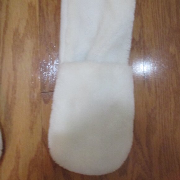 Girls Polar Bear white hat scarf with mittens - so soft and cute - Picture 3 of 4